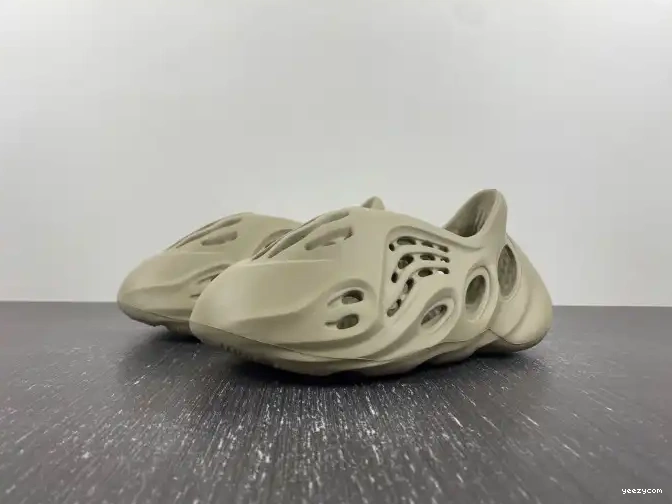 GV6840 RNR Yeezy Salt Stone Foam Adidas 0704